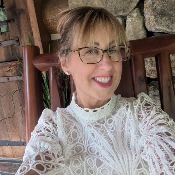 Meet your Posher, Terri - Picture 1 of 1